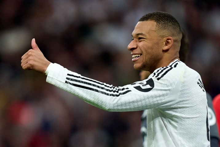 كرر مبابي إنجازا نادرا في ريال مدريد لم يحققه سوى بنزيمة في السابق.