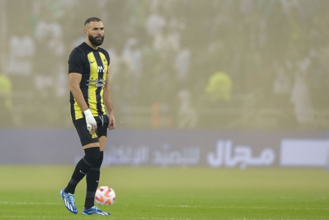 اختلف بنزيمة مع رونالدو ، الذي وصف نفسه بأنه أفضل لاعب كرة قدم في التاريخ.