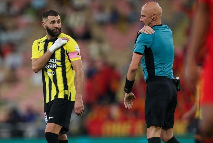 أجاب بنزيمة عما إذا كان سيتمكن من التغلب على رونالدو في سباق أفضل الهدافين في دوري المحترفين