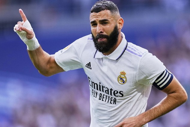أجاب بنزيمة عما إذا كان سيتمكن من التغلب على رونالدو في سباق أفضل الهدافين في دوري المحترفين