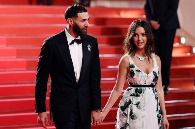 مهاجم ريال مدريد السابق بنزيمة والممثلة لينا كودري سيتزوجان في كورسيكا ، التاريخ معروف-آر إم سي