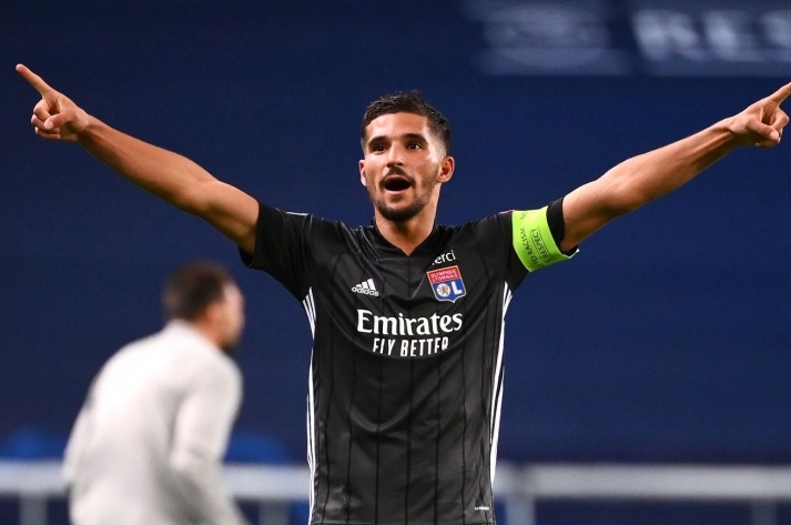 رد لاعب خط الوسط عوارد ، الذي لعب مع ليون ، على احتفاظ النادي بالدوري الفرنسي 1